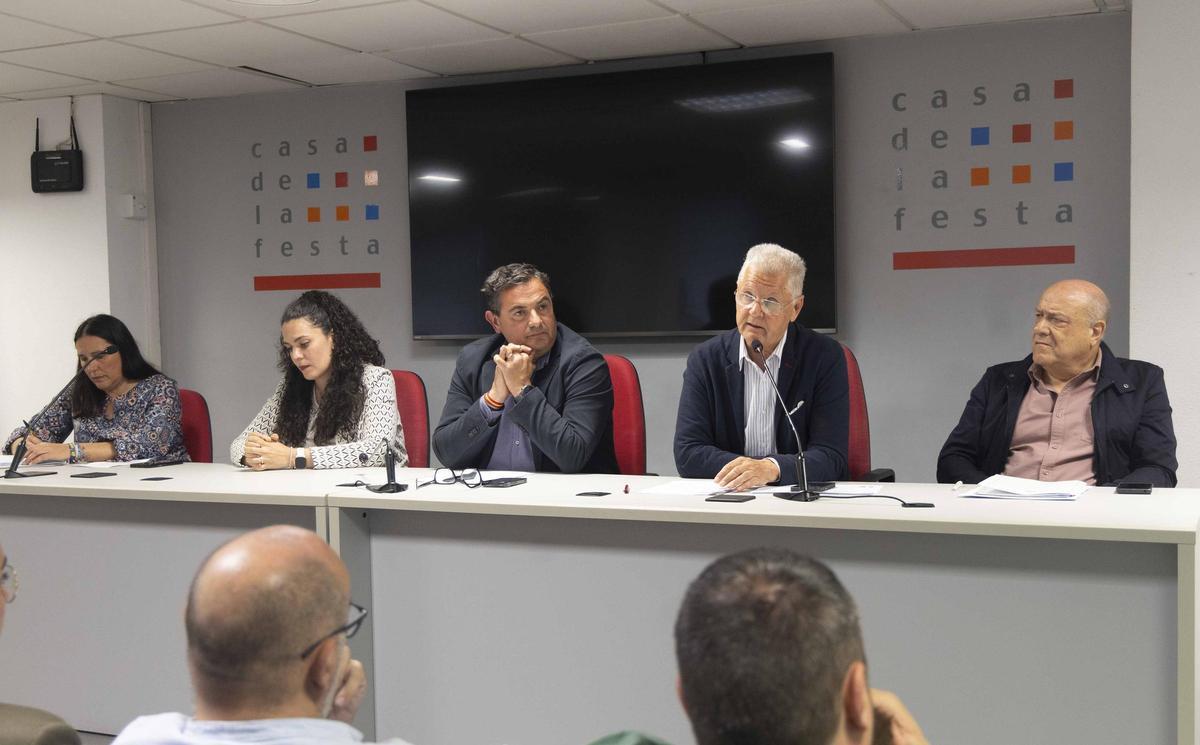 Una tensa asamblea de Hogueras