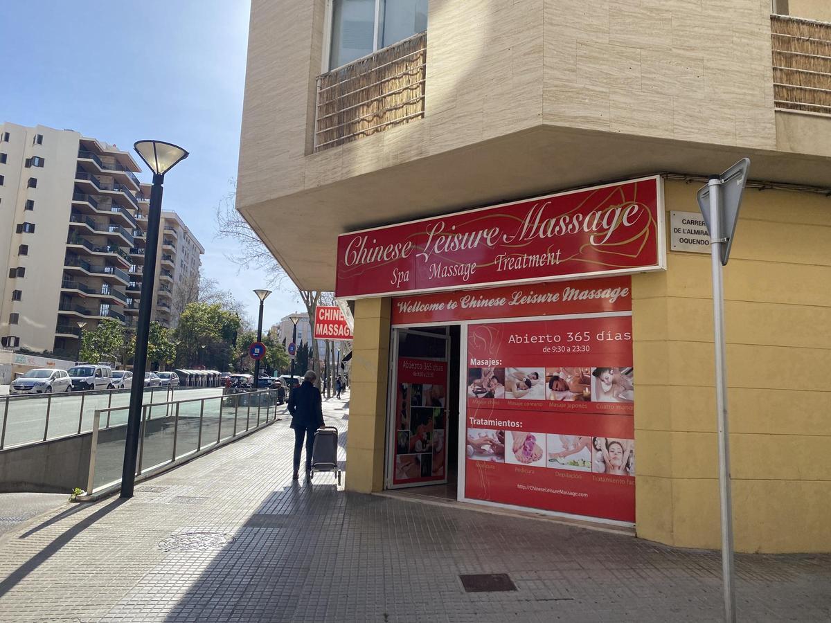 FOTOS: La proliferación de locales de masajes orientales en Palma