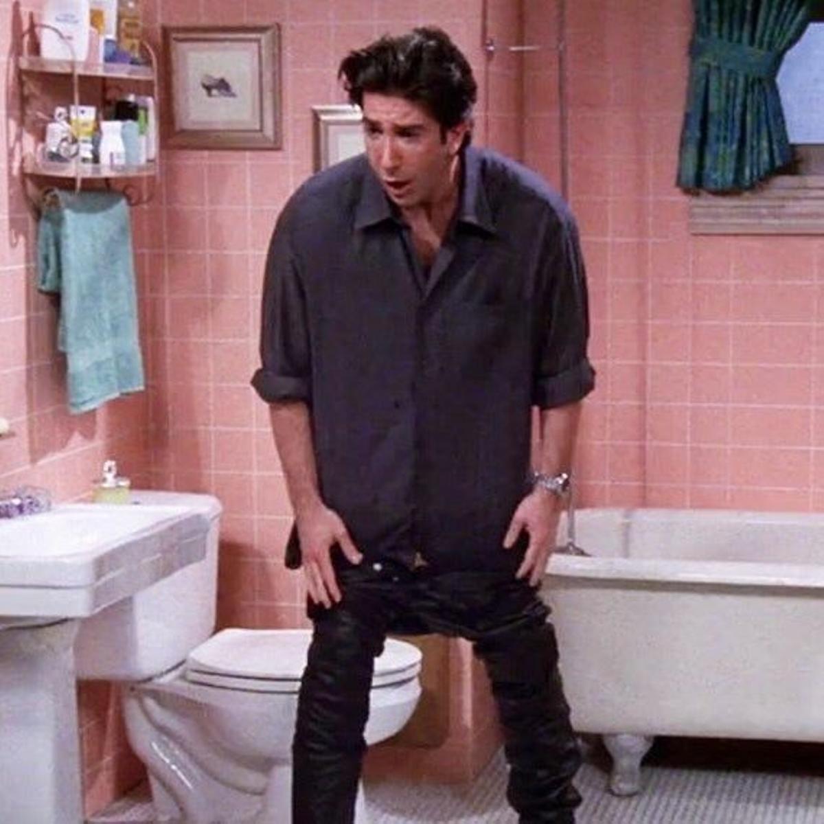 Cómo elegir los pantalones de cuero que son tendencia esta temporada para  que no te pase lo mismo que a Ross en 'Friends