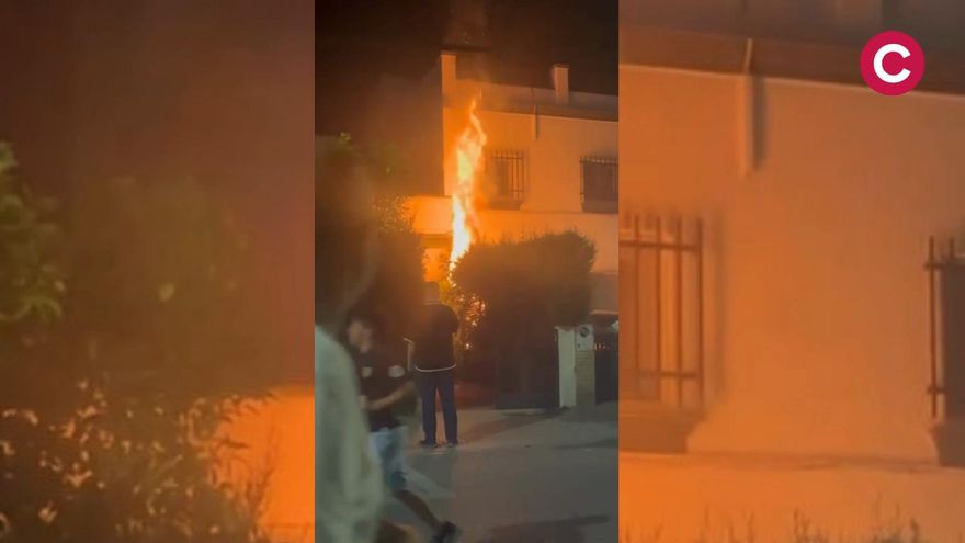 Vídeo | Polémica tras un incendio en una casa por el toro de fuego en Valencina