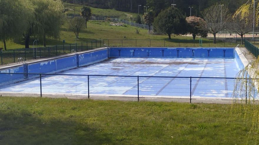 A Estrada retrasa hasta septiembre la obra de reforma integral de sus piscinas