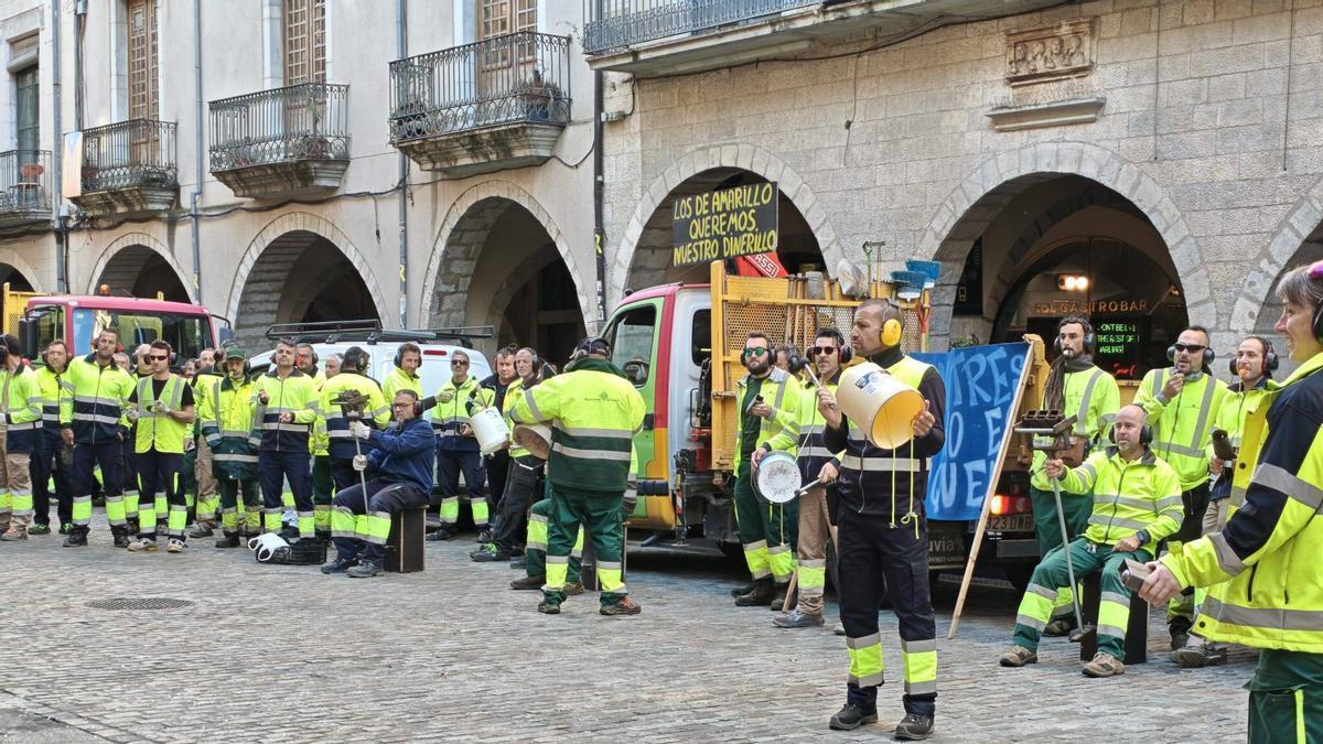 Una protesta dels treballadors de les brigades municipals, el passat mes d'abril.