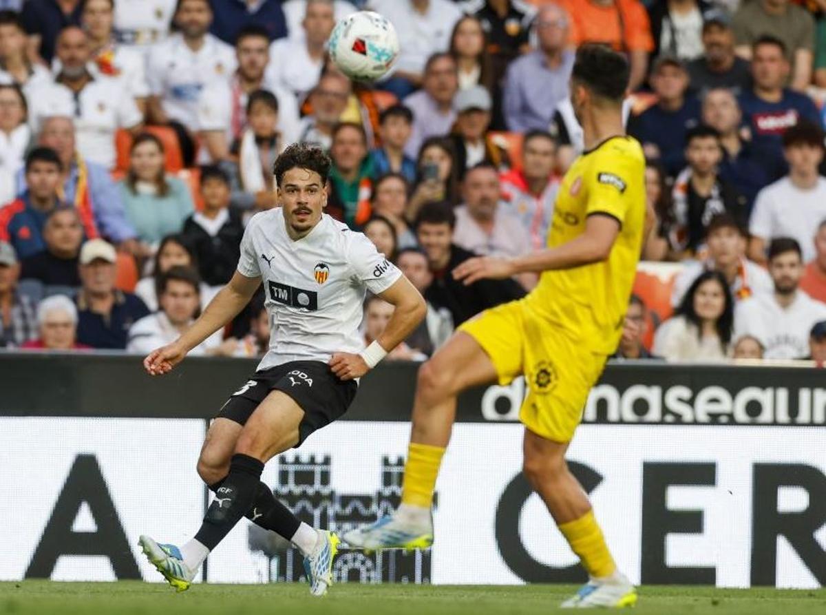 El centrocampista suizo del Valencia Filip Ugrinic