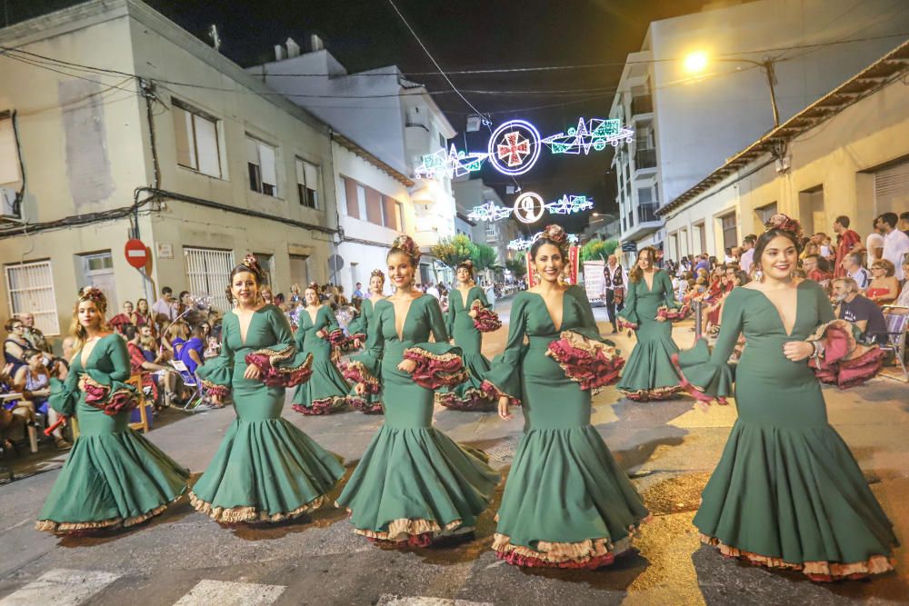 La Entrada Cristiana culmina una espectacular trilogía festera en Almoradí