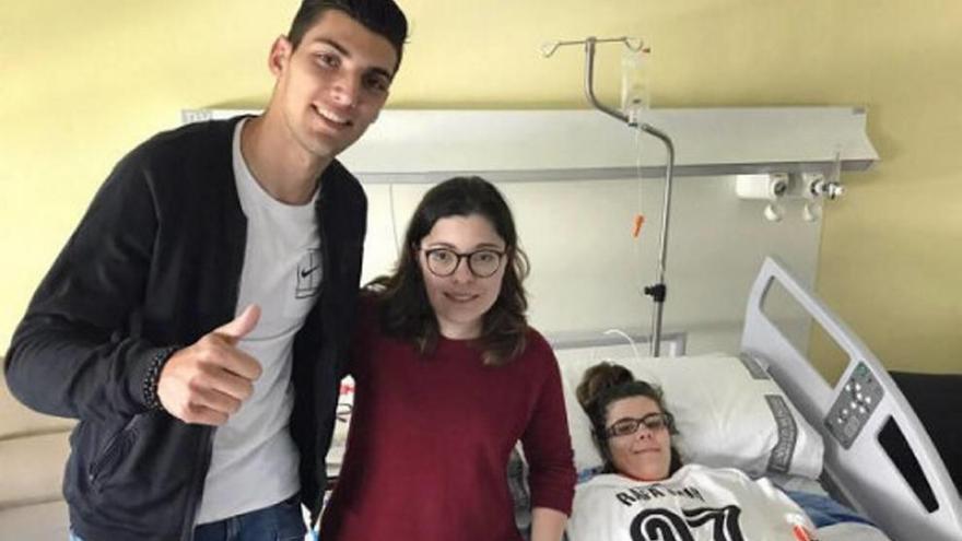 Mir ayer en el hospital con la joven accidentada.