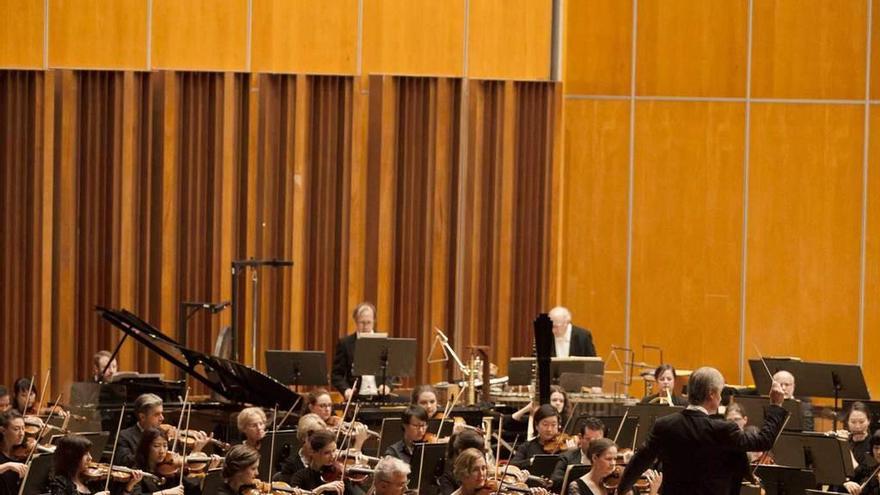 La Orquesta Sinfónica de Saint Louis, con su director, David Robertson, al frente.