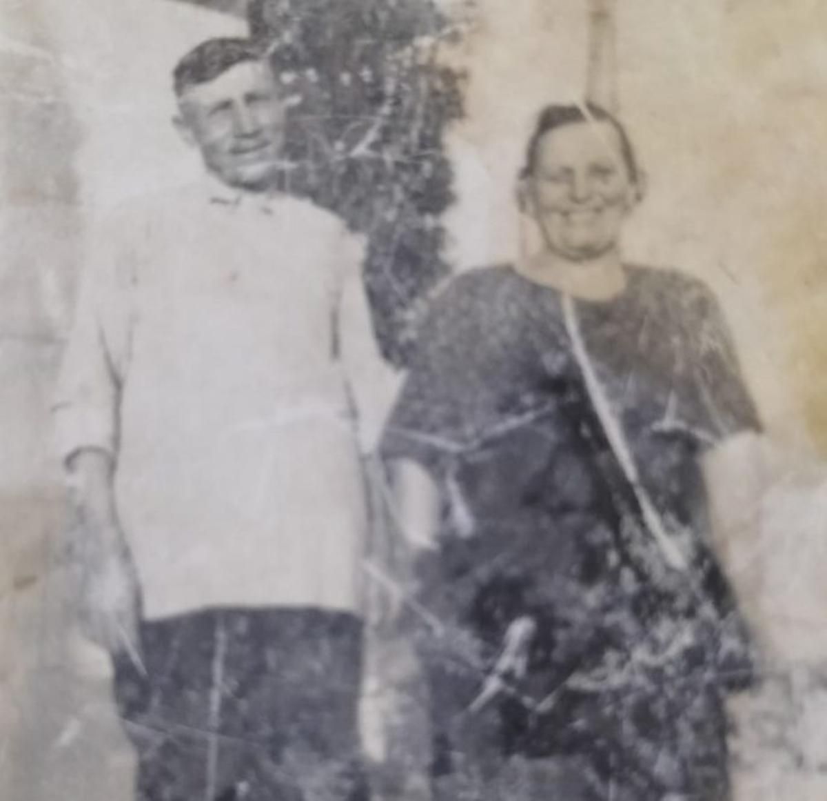 El matrimonio Francisco Alves y Laura Magalláns que llegaron de Esponde en Portugal en  los años 40 hasta O Latón en Meira. | FDV