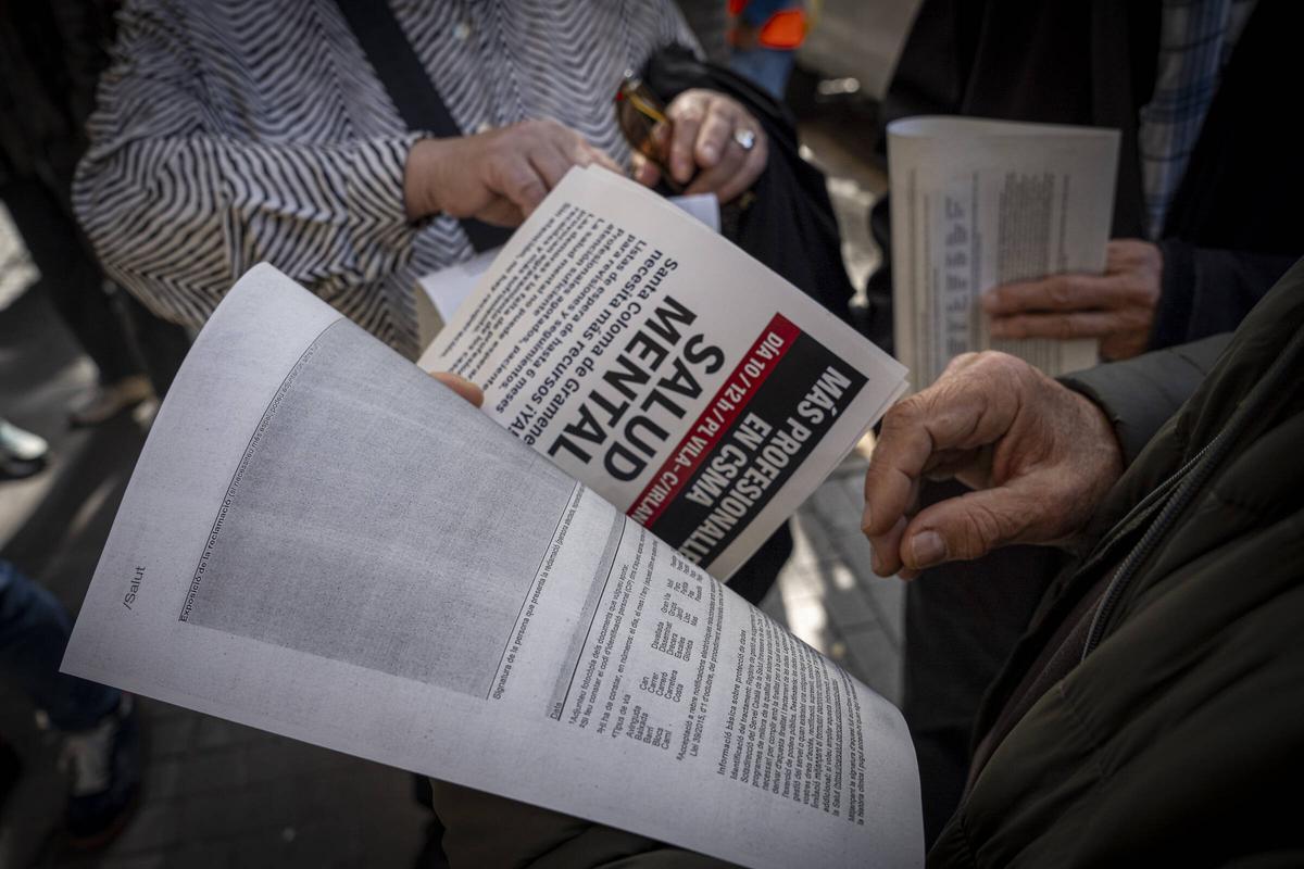 Protesta en Santa Coloma por las listas espera en salud mental