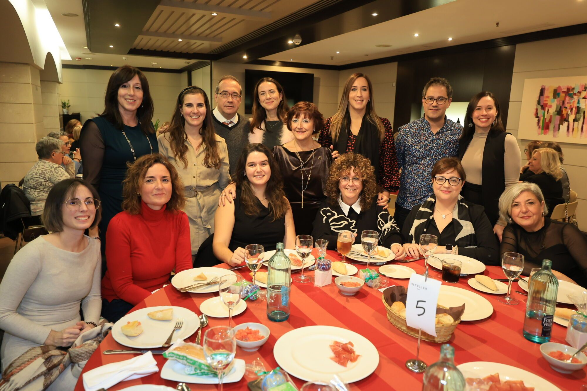 La AECC rinde homenaje al voluntariado en su tradicional cena solidaria
