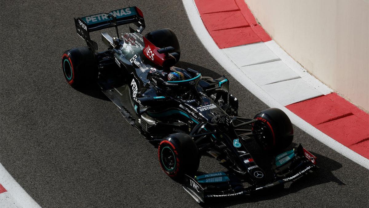 Lewis Hamilton, en acción en Yas Marina