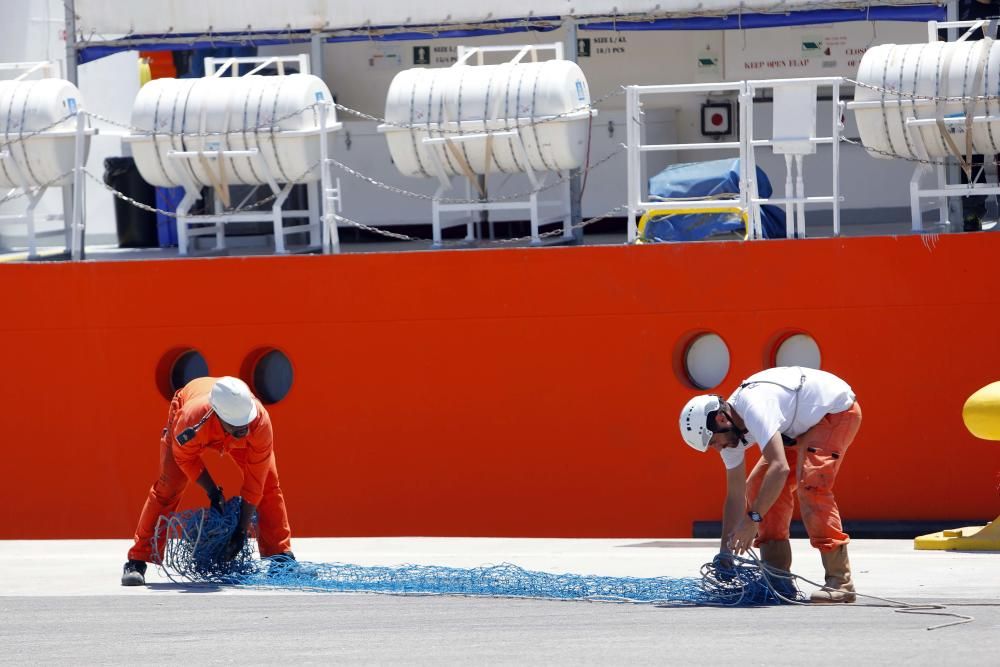 El 'Aquarius' abandona Valencia para seguir con su labor humanitaria