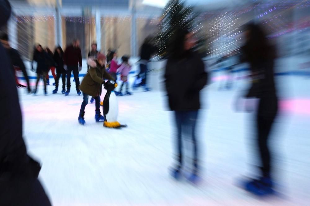 Día de Año Nuevo en la pista de hielo de Oviedo