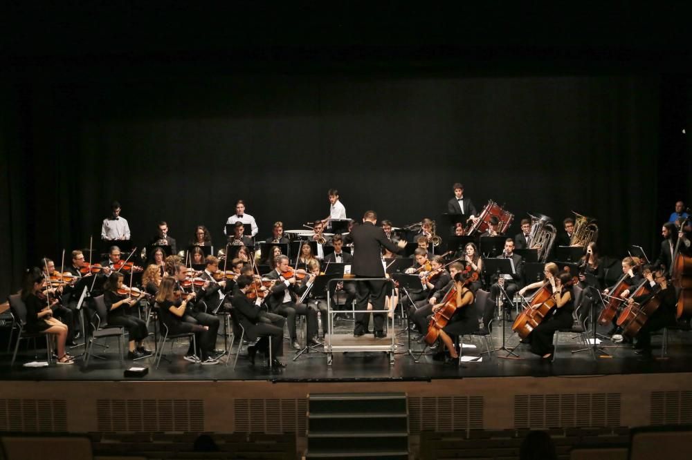 La gran afluencia de público obliga a la Joven Orquesta de Torrevieja a doblar su concierto en el Centro Cultural Virgen del Carmen