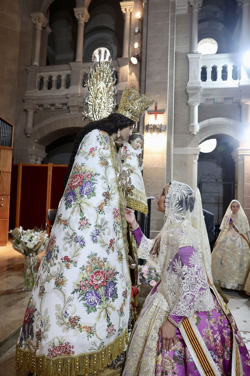 Así ha sido el Besamanos de las falleras mayores y cortes de honor 2025