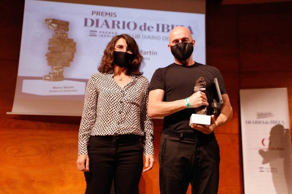 Cristina Martín, directora de Diario de Ibiza, y Marco Martín, impulsor de Carritos Solidarios.