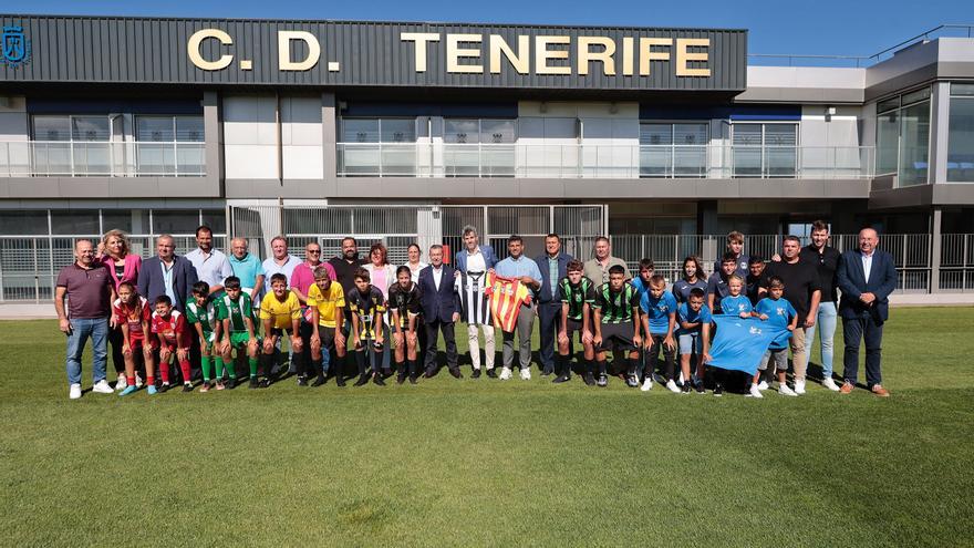 Firma de convenios de colaboración del CD Tenerife con clubes de base