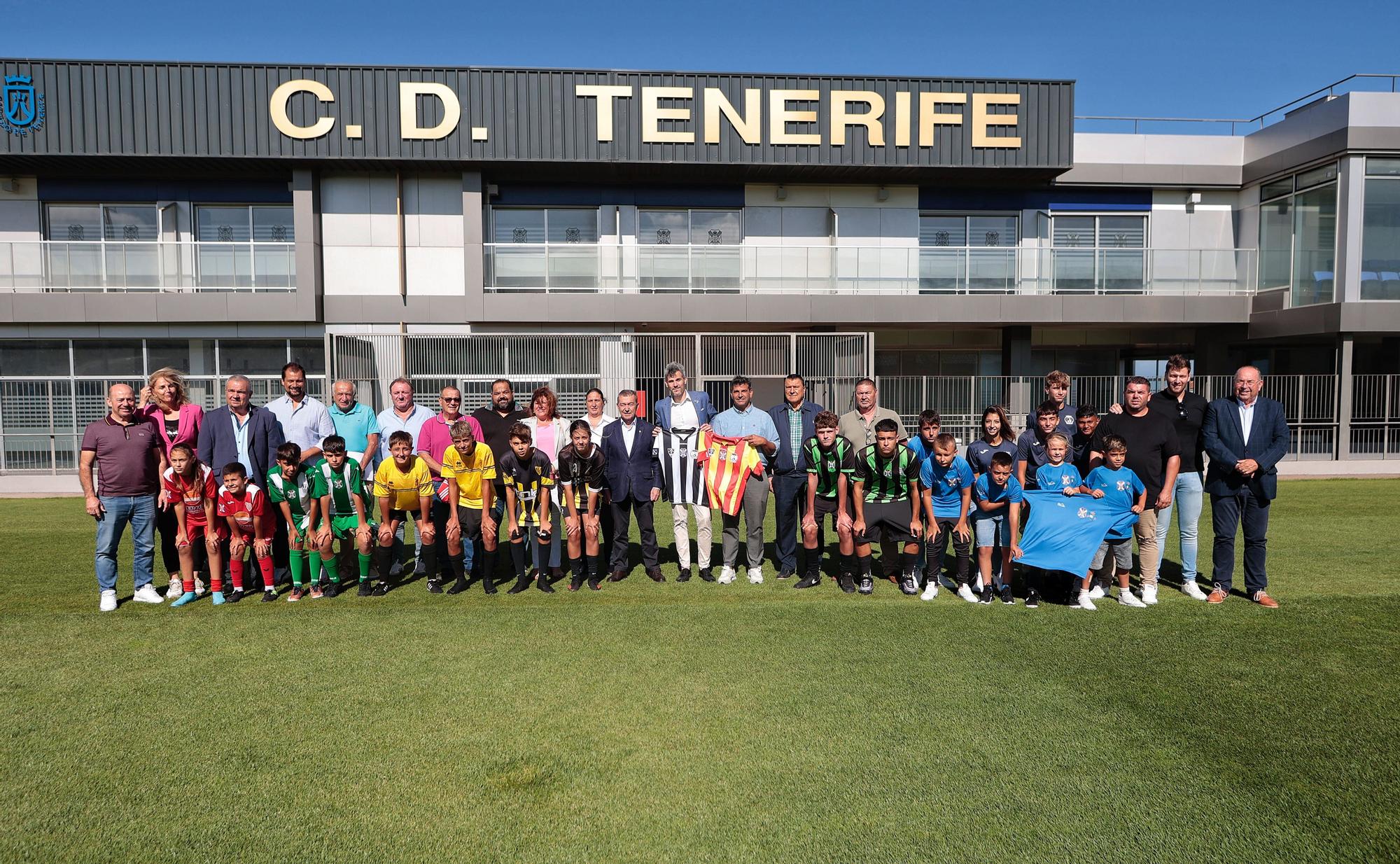 Firma de convenios de colaboración del CD Tenerife con clubes de base