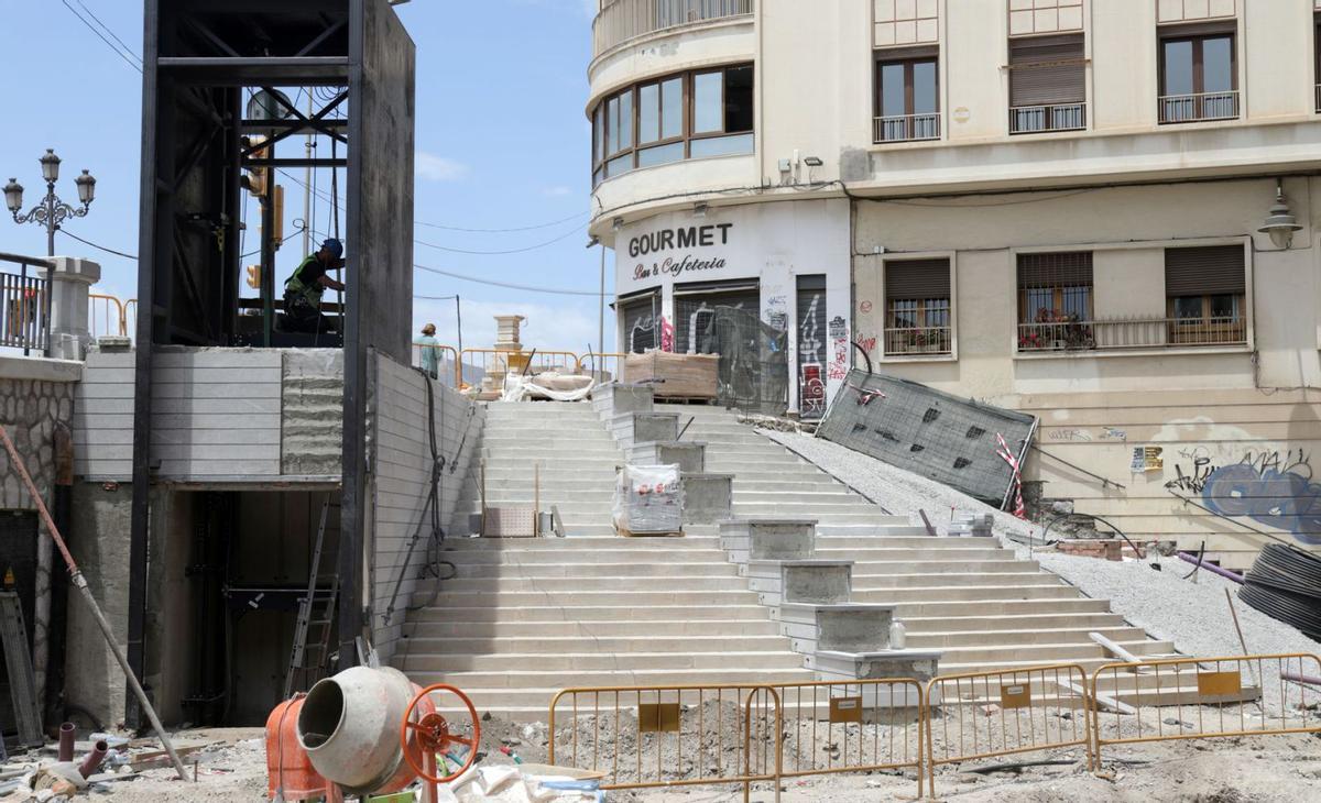 Obras en la Tribuna de los Pobres, ayer. | ÁLEX ZEA