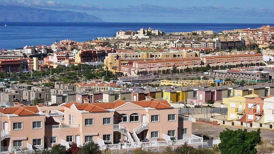 Medio centenar de hoteles en venta en Canarias
