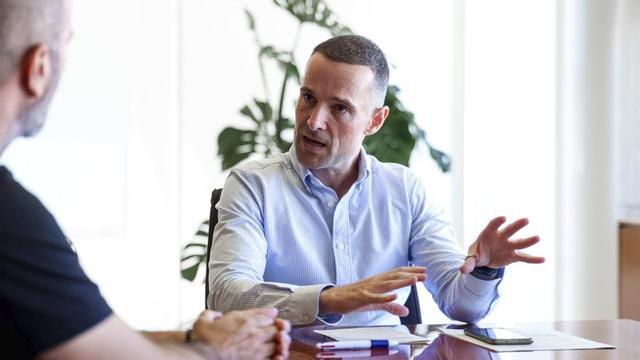El conseller de Territorio, Ordenación Turística, Movilidad, Infraestructuras Viarias y Lucha contra el Intrusismo, durante la entrevista. | TONI ESCOBAR
