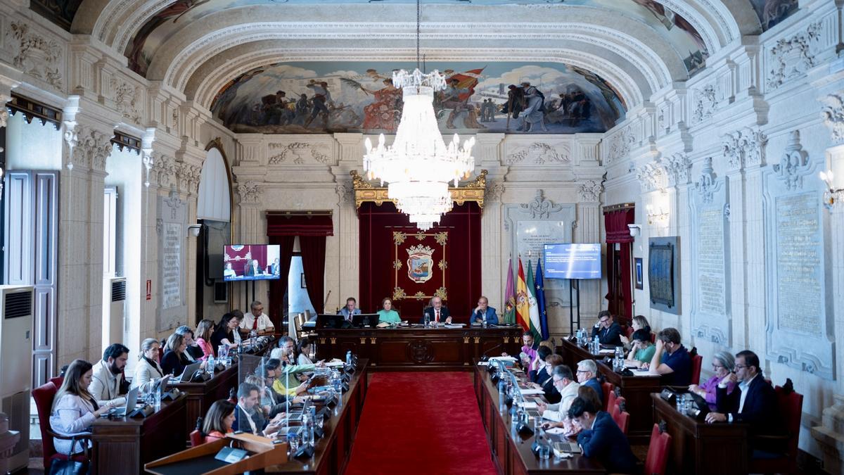 El pleno extraordinario del Ayuntamiento de Málaga para abordar las presuntas irregularidades en la Sociedad Municipal de Aparcamientos (Smassa)