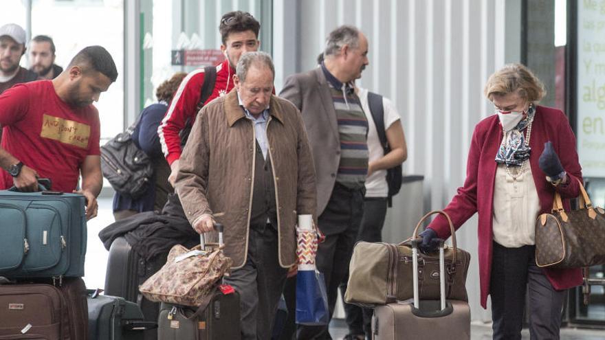 Renfe recorta en un 85% la capacidad de los AVE y Euromed y los vagones se quedan a un tercio