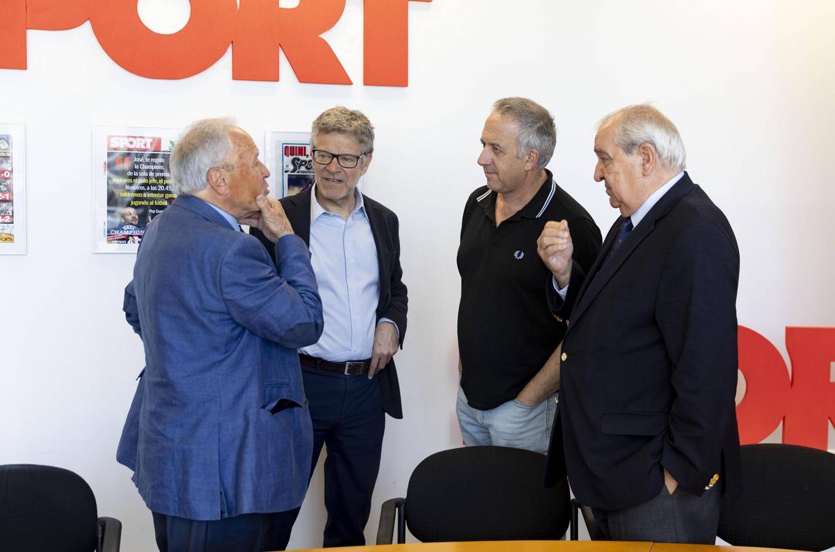 Conversación distendida con los dos presidentes, junto al director y el director adjunto, Albert Masnou