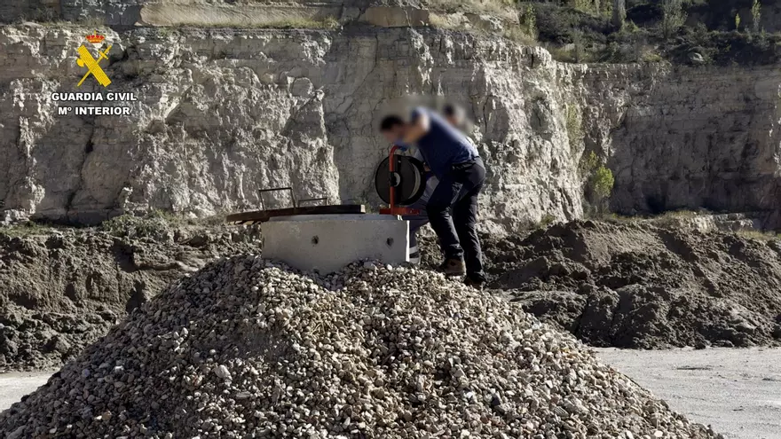 Vídeo | Operatiu policial a l'abocador de Seva per "greus delictes ambientals"