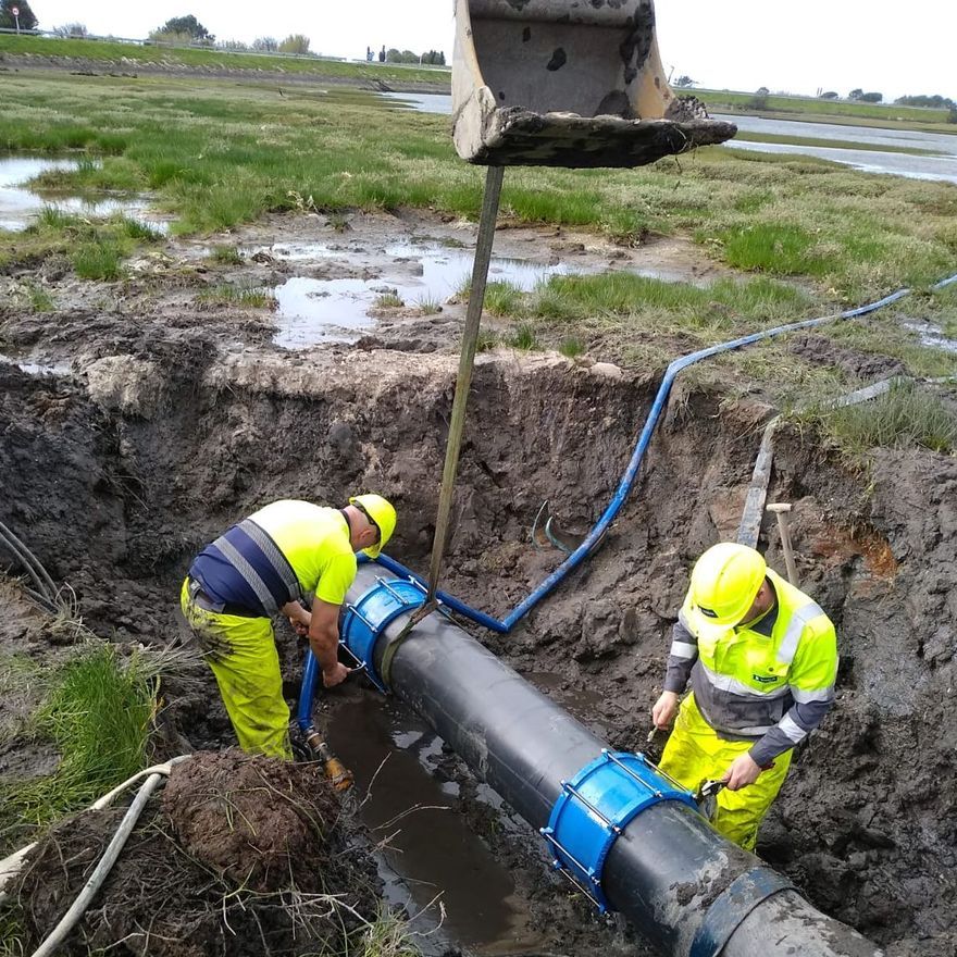 Reparaciones en la tubería de A Lanzada.