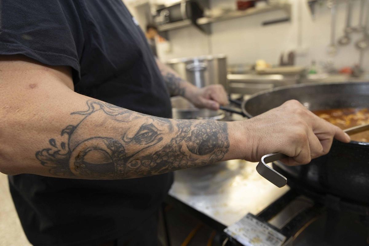 La Taverna Tres14 mantiene viva la cocina de barca de la Vila