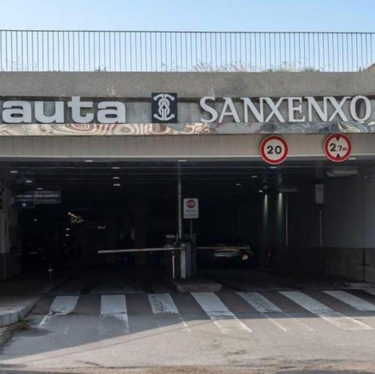 Entrada al parking de Nauta.