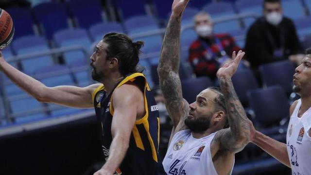 Una acción del Khimki-Real Madrid.