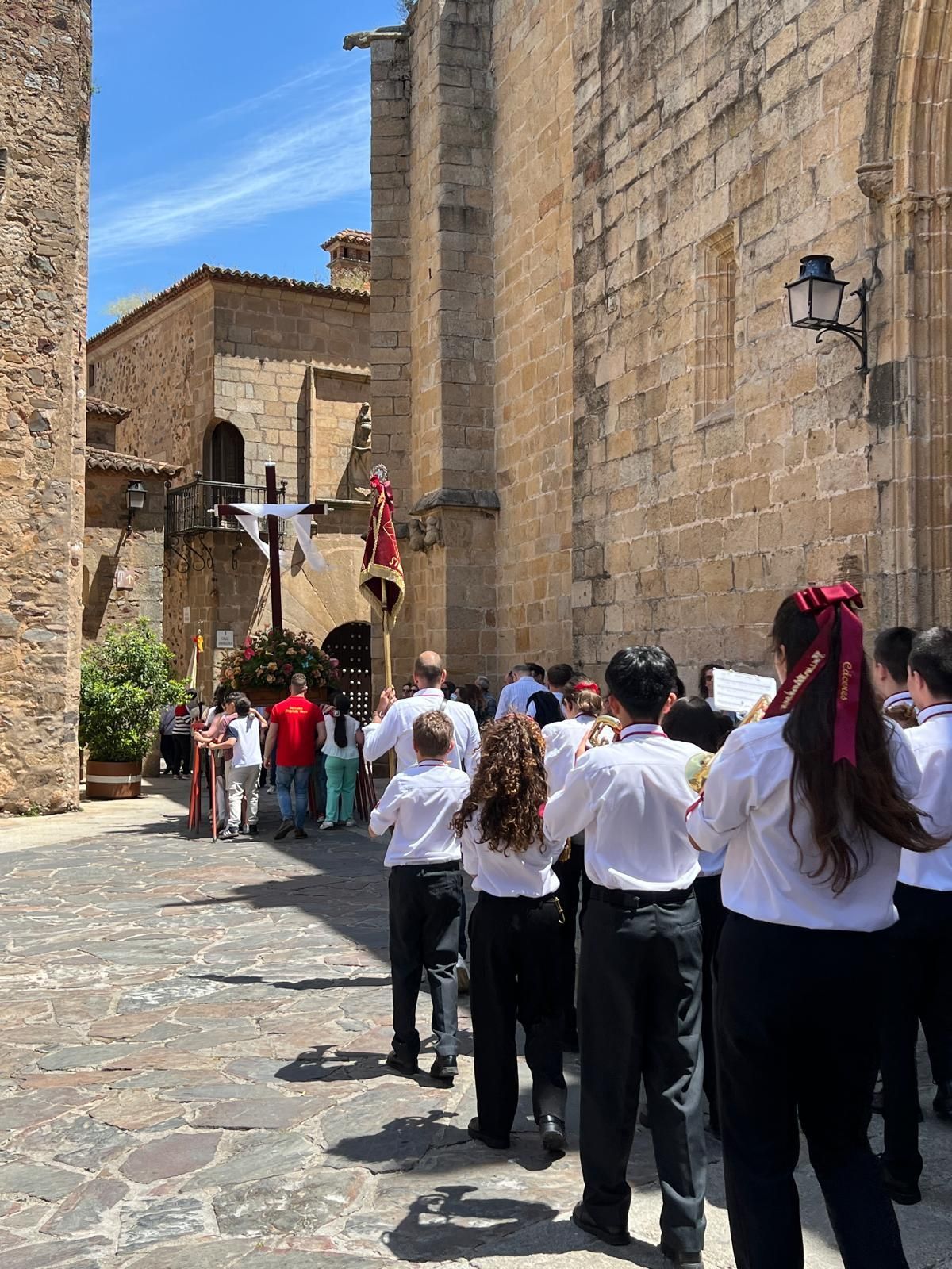 La Sagrada Cena celebra la Cruz de Mayo con una procesión en Cáceres