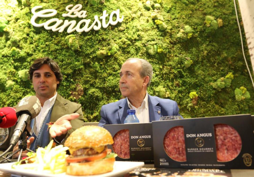 Junto a la empresa malagueña La Canasta, Don Angus comenzará a comercializarse a partir de hoy en sus cafeterías, servicio a domicilio y en dentro de la zona de despensa de la cadena
