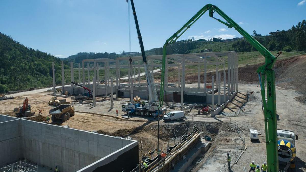 Obras de construcción de la futura planta de clasificación de la basura bruta en las instalaciones de Cogersa en Serín (Gijón). | Capturis / Cogersa