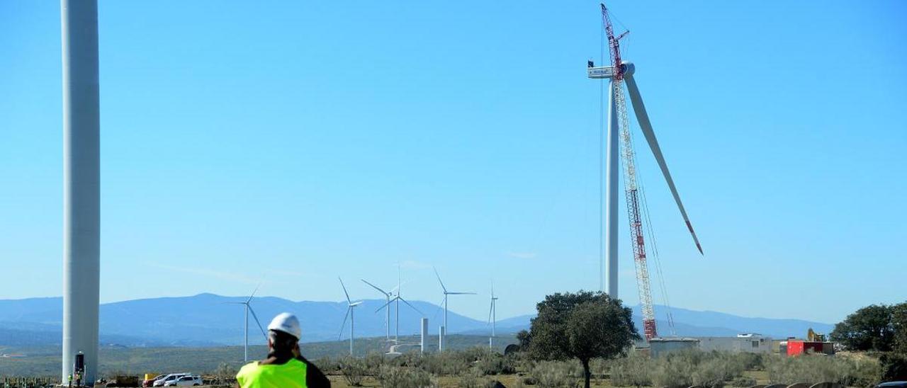 El segundo parque eólico de Plasencia y Extremadura, en construcción.