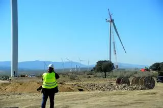 Los aerogeneradores del segundo parque eólico de Plasencia y Extremadura estarán instalados en un mes