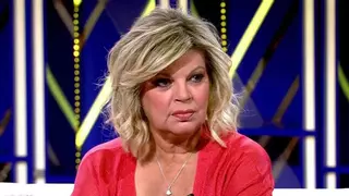 Pillan a Terelu Campos haciendo un misterioso ritual a la luna y se desata la polémica: "No le hace daño a nadie"