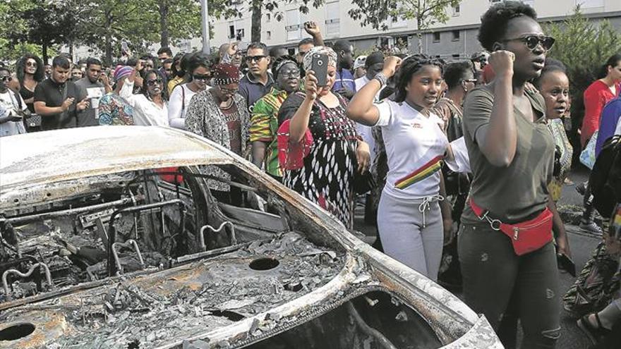 Crece la tensión en Nantes tras matar la policía a un joven