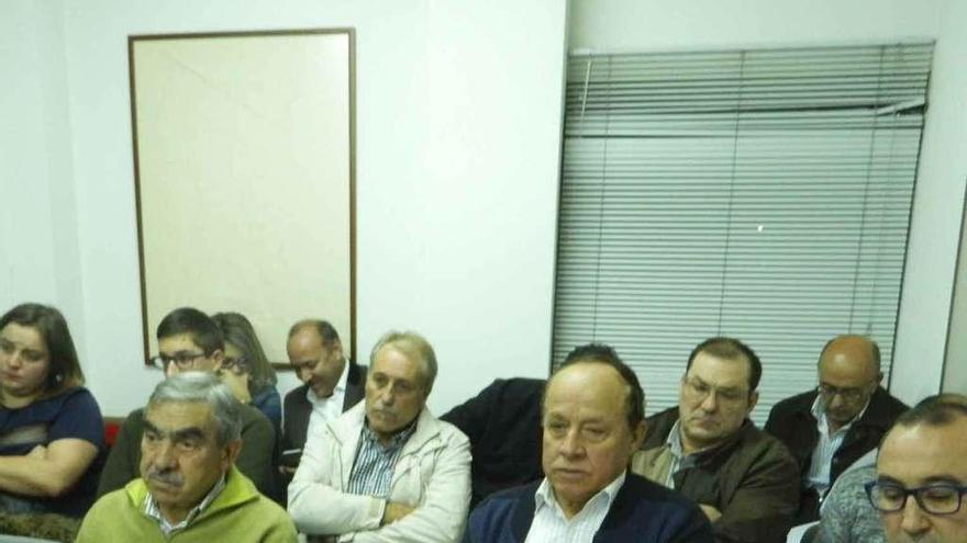 Representantes municipales en la reunión de la mancomunidad.