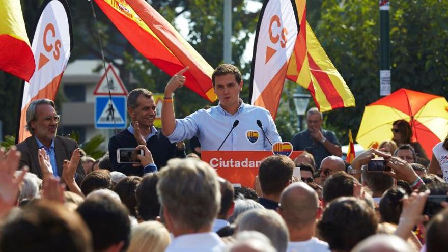 Rivera desafia Puigdemont: «Que torni a Espanya, doni la cara i no s&#039;amagui»