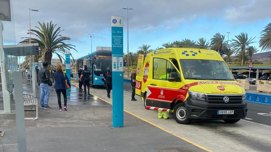 Agresión en el interior de una guagua en el Aeropuerto de Gran Canaria