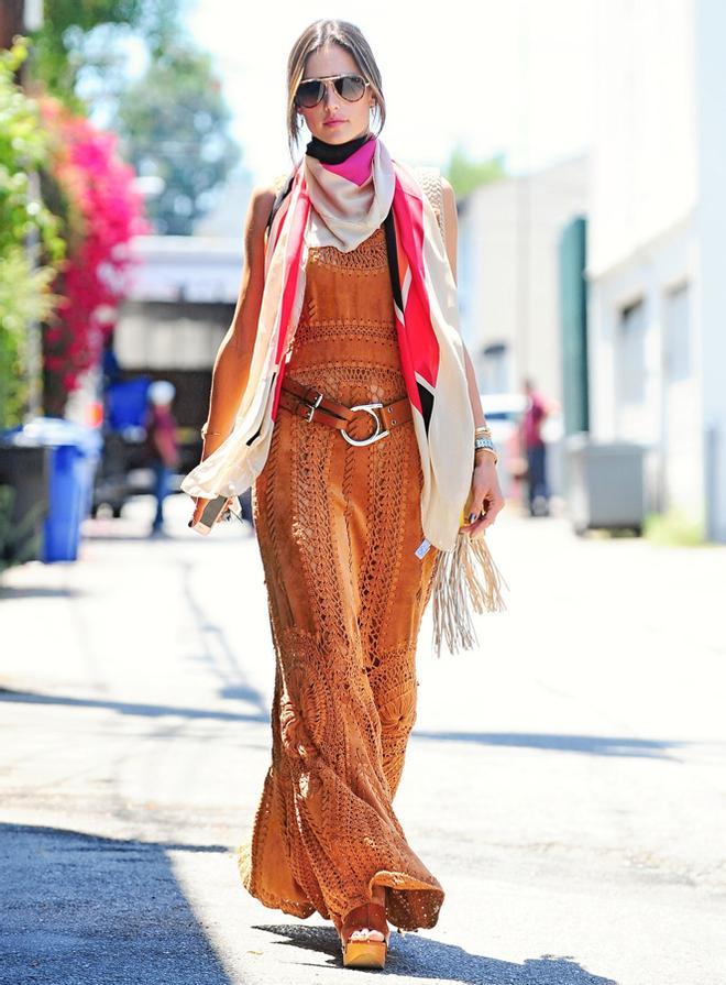 El vestido camel de Alessandra Ambrosio