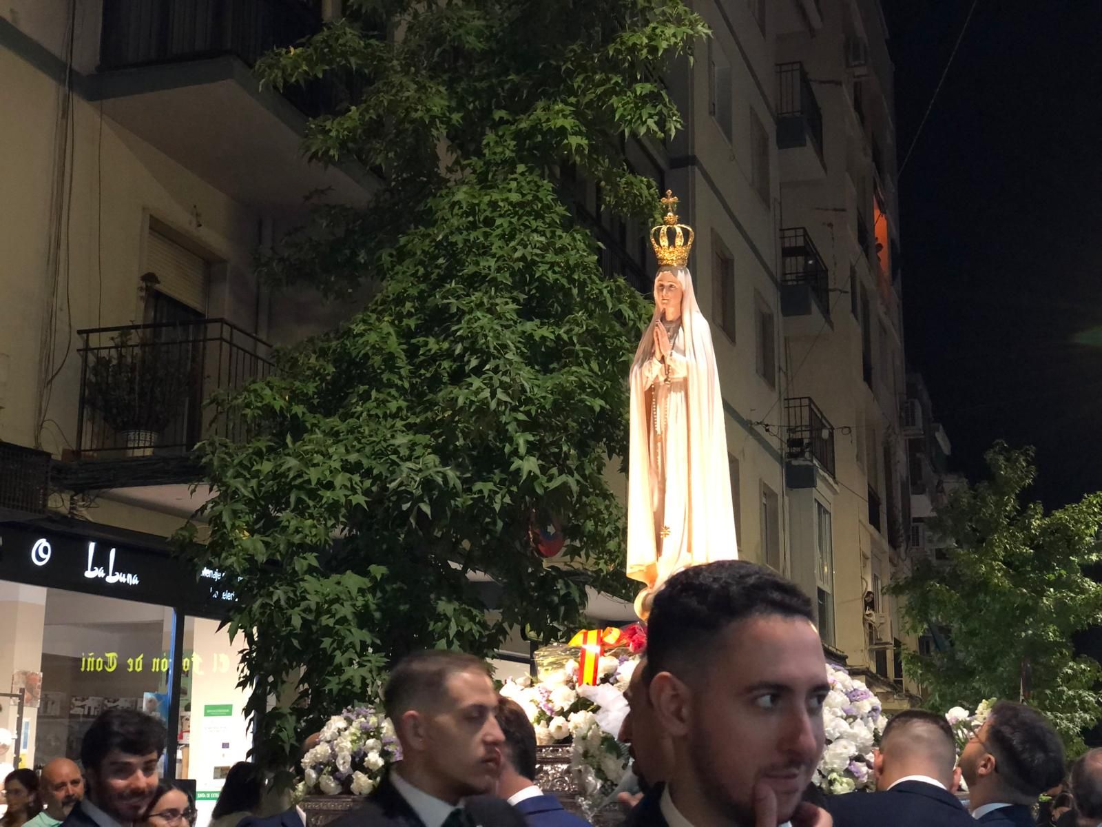 Fotogalería | Así fue la procesión de la Virgen de Fátima por Cáceres
