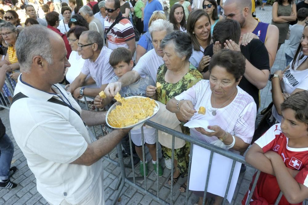 Concurso de tortilla en la fiesta de O Castrillón