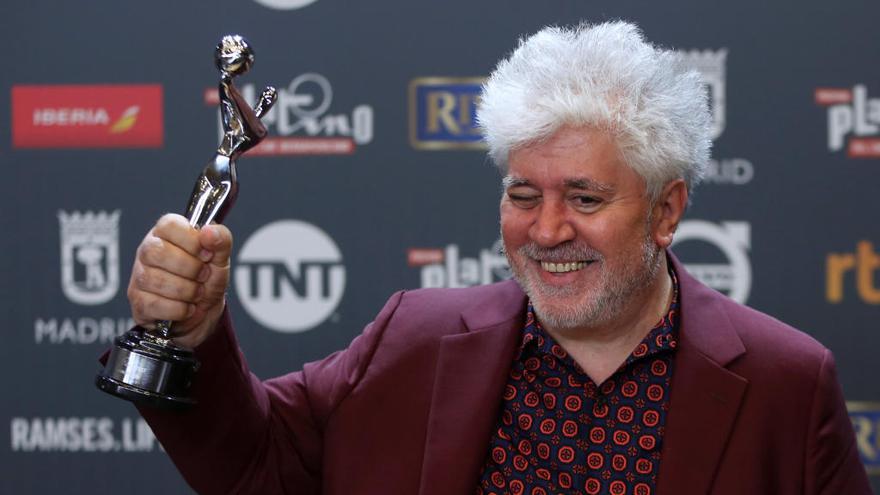 Pedro Almodóvar, con su Premio Platino