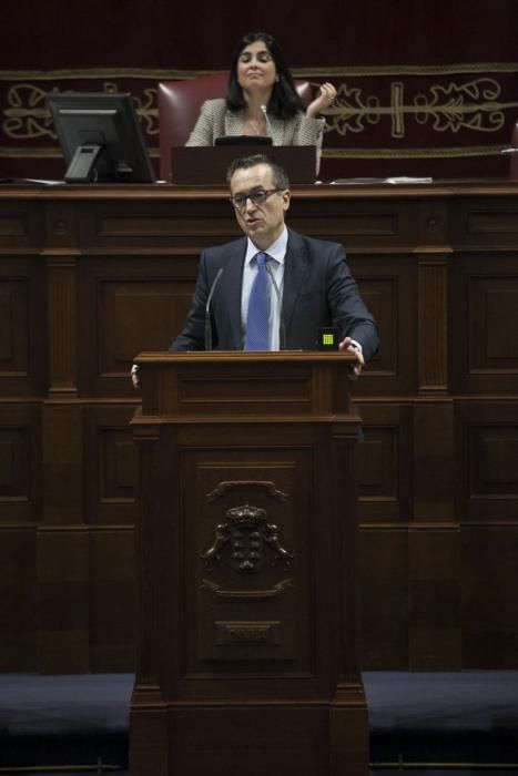 19/01/2017.CANARIAS.Pleno del Parlamento de Canarias..Fotos: Carsten W. Lauritsen