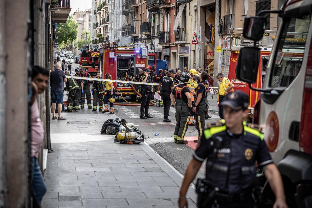 Incendio en la calle de Nou de la Rambla, en Barcelona