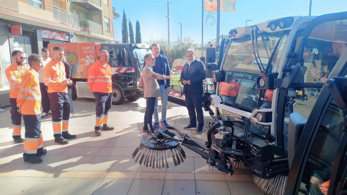 Las barredoras que prestarán servicio en las calles de Cullera.