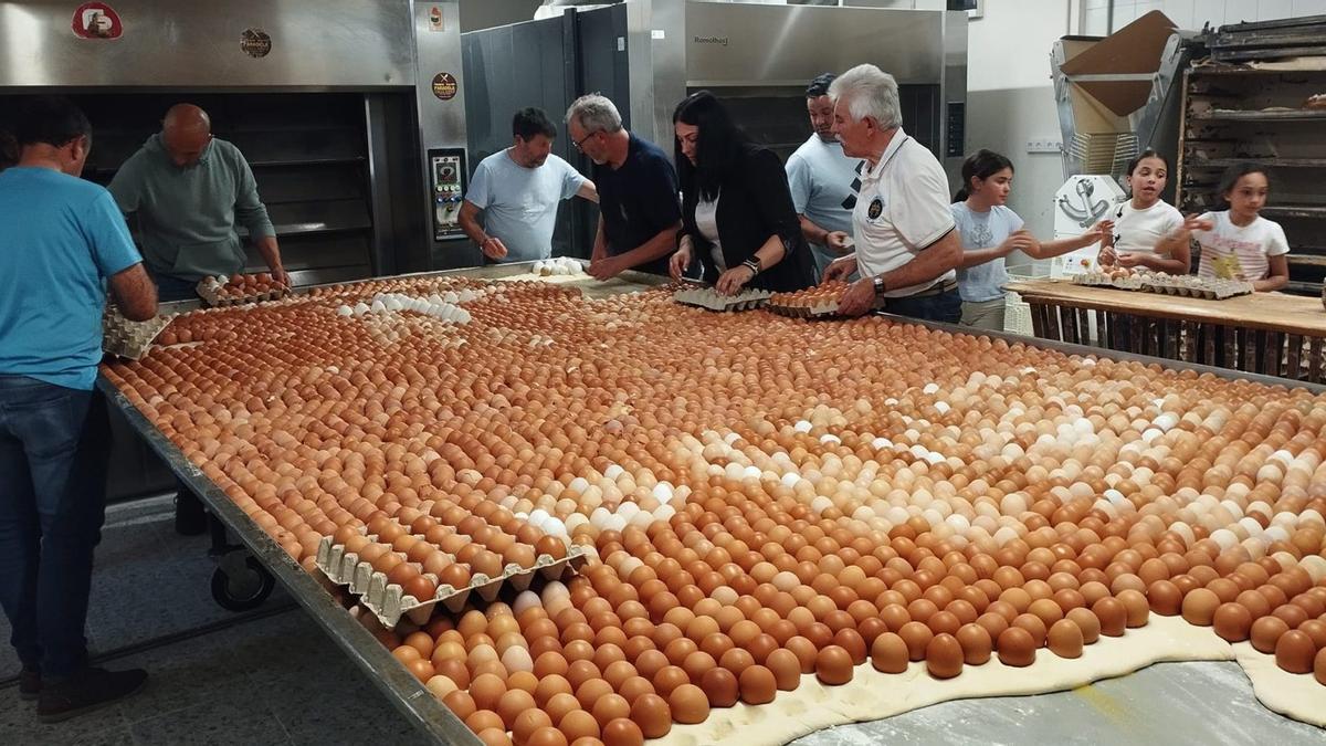 Paradela prepara el «bolo gigante» para San Gregorio.
